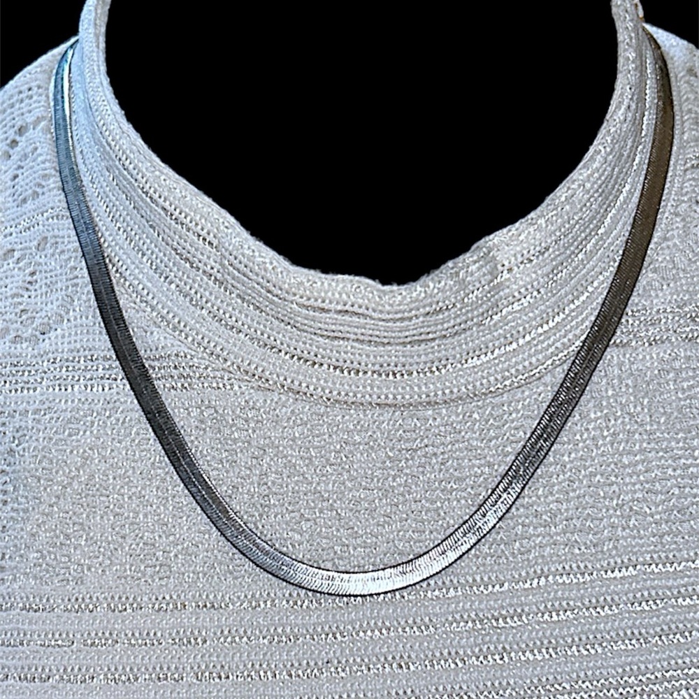 Retro Silver Tone Herringbone Chain Classic 17 Inch Necklace